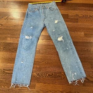 Vintage shrink to fit Levi’s 501 26 distressed straight leg